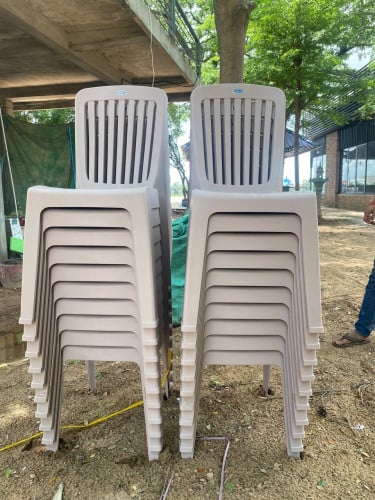 កៅអីជ័រស្វិត