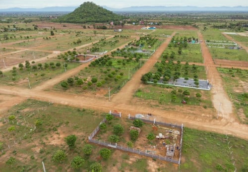 ដីលក់បន្ទាន់ (ចេញពីទីរួមខេត្តកំពង់ស្ពឺ២០នាទីដល់គំរោងដីឡូ ចំការស្វាយ)