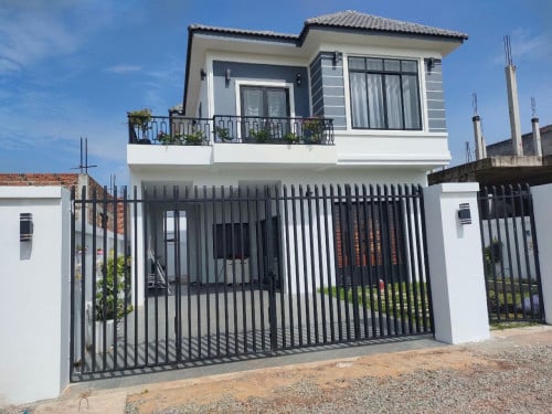 ផ្ទះទើបសង់រួច100%ប្លងរឹង លក់បន្ទាន់