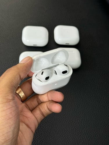 Airpod 3rd Generation original​ មួយ​ទឹក​ USA✅ (មាន​ស្នាម​កូត​តិចៗ​)