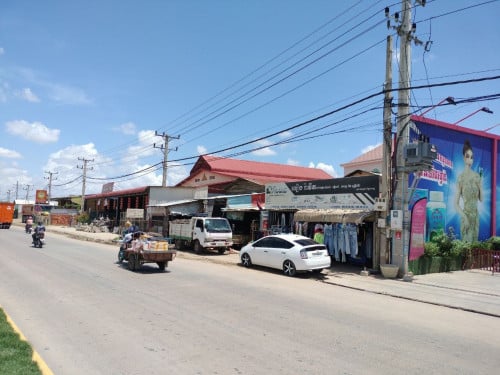 ដីលក់ជាប់ហាងទ្រីដាណា​ ឃ្មួញ​ សែនសុខ​ ភ្នំពេញ