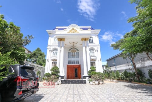 15 Bedroom Villa With A Private Pool For Rent in Chbar Ampov​ | Elevator