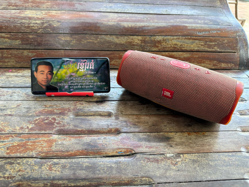 JBL Charge 4 សាណុំសុីន សម្លេងណែន ថ្មកាន់