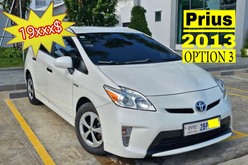 Toyota Prius 2013 Option3 ម្ចាស់ដេីម​ ធានាឡានស្អាតរៀបចំហេីយ