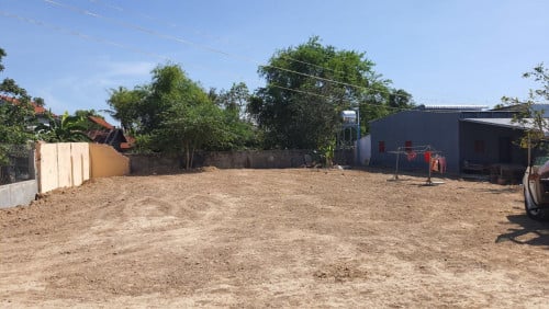 លក់ដីជិតរង្វង់មូលគួរស្រូវ ភូមិស្រុកធំ ក្បែរPTT