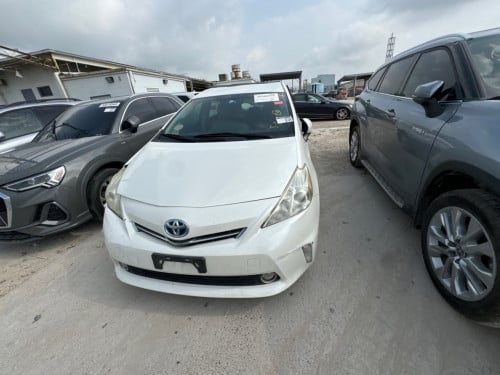 Toyota Prius V 2012 Op 3 ក្រដាស់ពន្ធថ្មី!