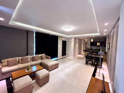 Luxury One Bedroom for rent at BKK1