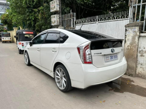 Prius 2012 options 3 ឡានប្រើផ្ទាល់ ឃ្មុំសុីន