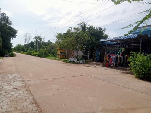 ផ្ទះអាជីកម្មលក់ចេញពីធនាគានៅលេីផ្លូវបីតុងជិតផ្សារត្រាំនាគ