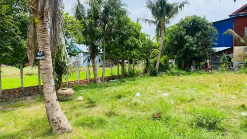 ដីលក់ 14 x 20 ក្បែរវត្តល្អក់ សៀមរាប