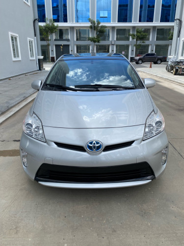 Toyota Prius 2013 option Sola ប្រភេទក្រដាស់ពន្ធ ទ្បានមូល ទឹកថ្នាំហ្សុីន 95 %