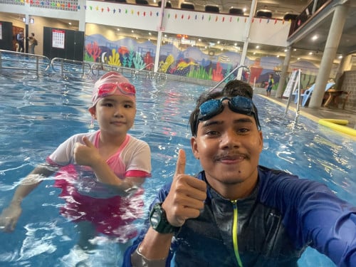 រៀនហែលទឹក