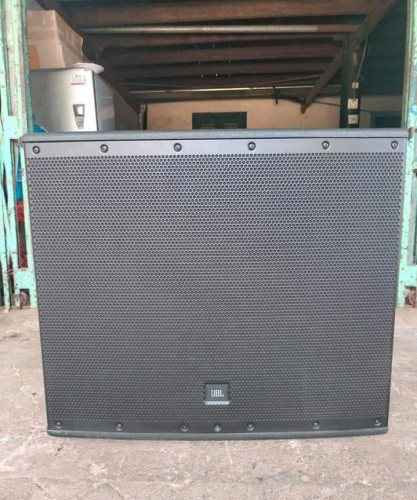 JBL 618S