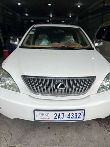 Lexus Rx 330 ឆ្នាំ04 pong2 ពណ៏សកាម៉ៃឡានស្អាត ធានាអត់កាត់ត ស្ងោប្តូពណ៏កង់ថ្មី4គ្រាប់