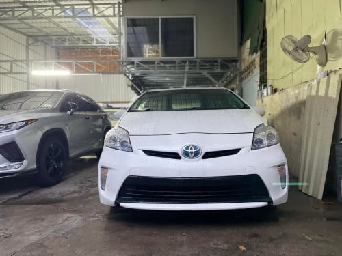 Car for sale Toyota Prius 2012 option 3 ធានាឡានថ្មី
