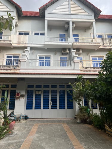 ផ្ទះល្វែង