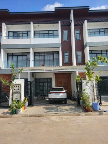 មានជួលវីឡាកូនកាត់ ម្ចាស់ផ្ទាស់