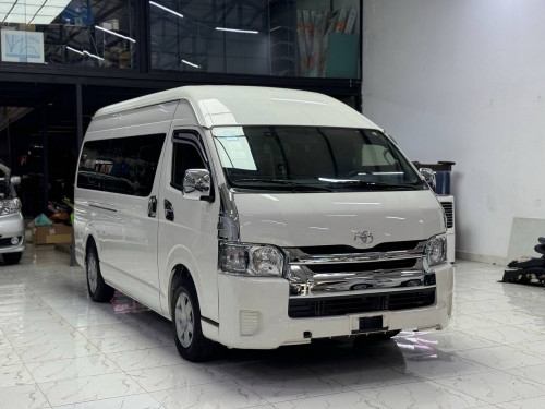 TOYOTA HIACE 2018 VIP លេខដៃ ម៉ាស៊ូត