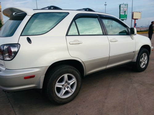 Lexus Rx300 White Car Rental