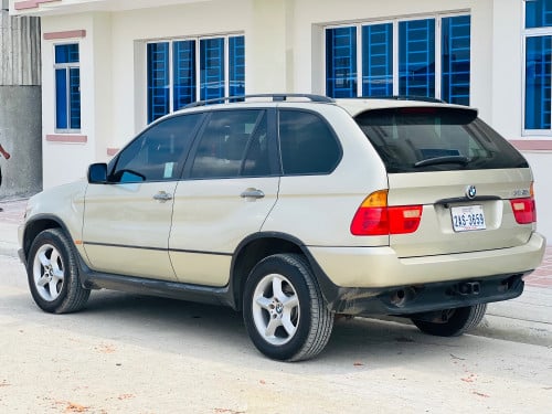 BMW X5 model 2002 តម្លៃ4900$ លក់បន្ទាន់ 