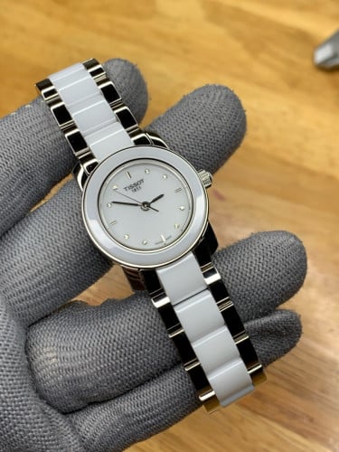 នាឡិកាស្រីមួយទឹក