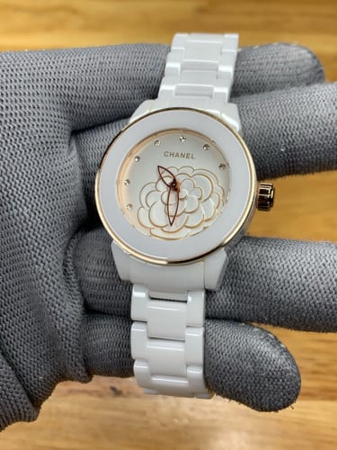 នាឡិកាស្រីមួយទឹក