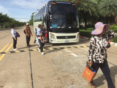 រថយន្តក្រុងសម្រាប់ជួល