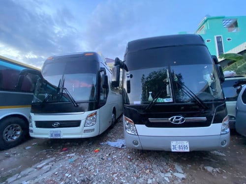 រថយន្តក្រុង៤៥កៅអី សម្រាប់ជួលទេសចរណ៍