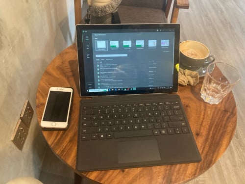 Half Tablets Surface pro5