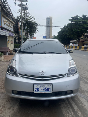 Prius full option ថ្មី អត់សូវជិៈ លក់បន្ទាន់