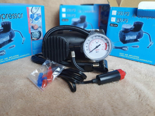 ម៉ាស៊ីនសប់កង់​​ 12V Portable Air Compressor Electric Pump ABS 