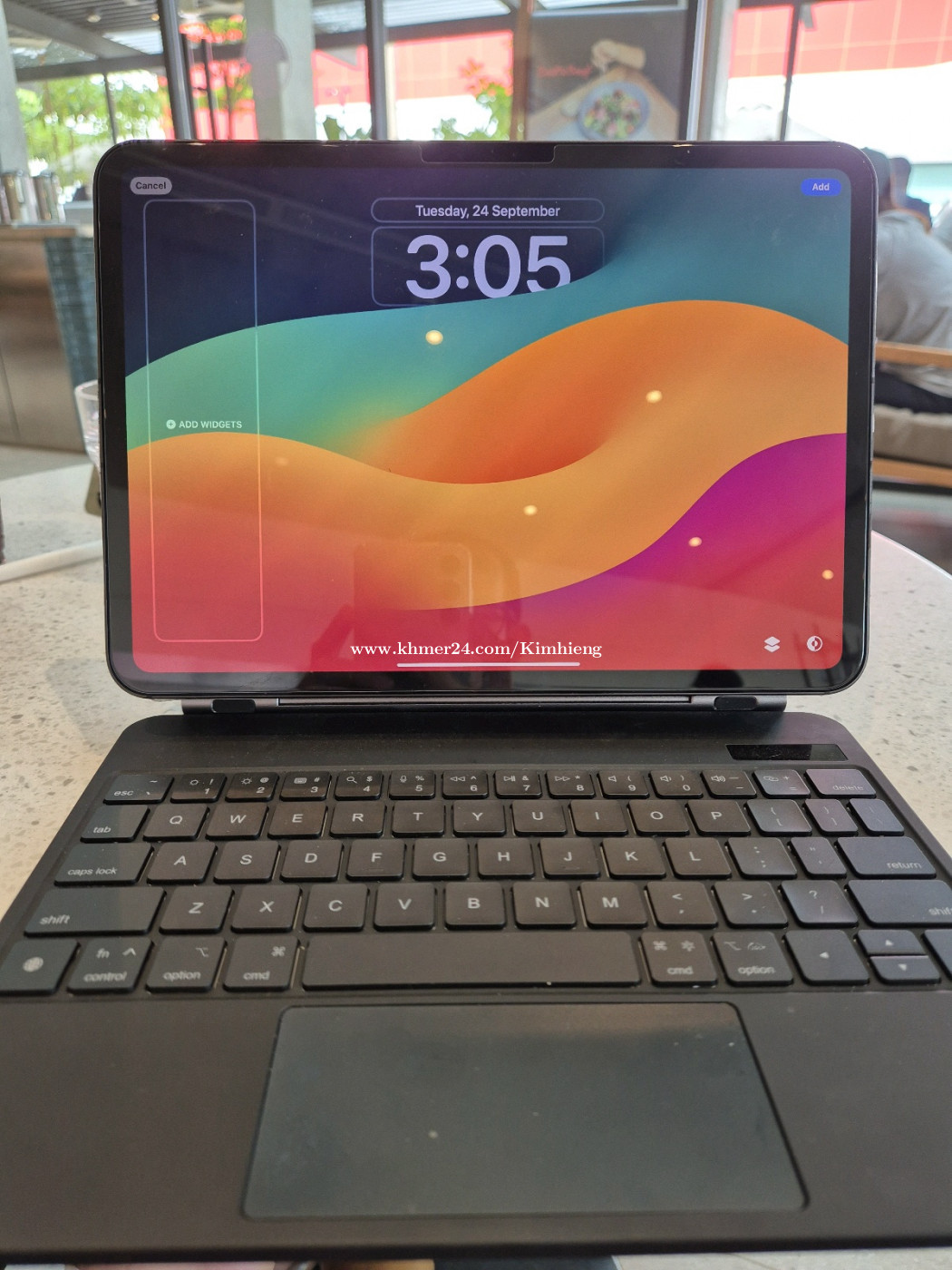 Sell ipad pro m4 sim&WiFi 256g 99 Price 950.00 in Phsar Daeum Thkov, Cambodia Kimhieng