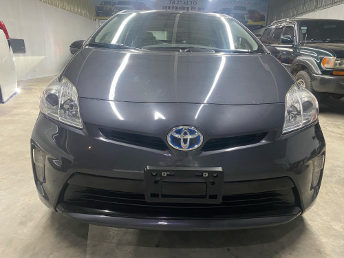 PRIUS ឆ្នាំ2014 អប់សិន3 ពណ៍ប្រផេះ ក្រដាស់ពន្ធថ្មី តំលៃ21000$