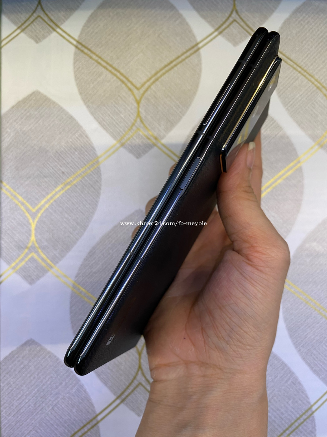 Honor Magic V2 Price 850.00 in Boeng Keng Kang Bei, Cambodia វុទ្ធី