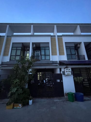 វីឡាកូនកាត់លក់បន្ទាន់ខ្លាំង