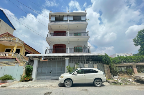 ផ្ទះលក់បន្ទាន់ នៅសង្កាត់ផ្សារដើមថ្កូវ