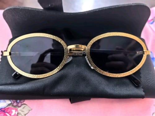 វ៉ែនតាការពារពន្លឺថ្ងៃ