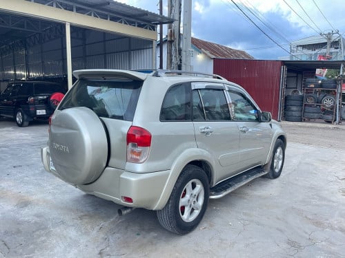 RAV 4 ឆ្នាំ 2002  ឡានស្អាត គ្រឿងក្នុងថ្មី មិនបុកមិនប៉ះ មុខក្រោយស្អាត