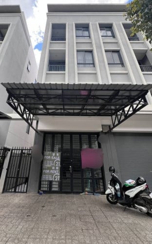 Shophouse for rent at Parkland 598
