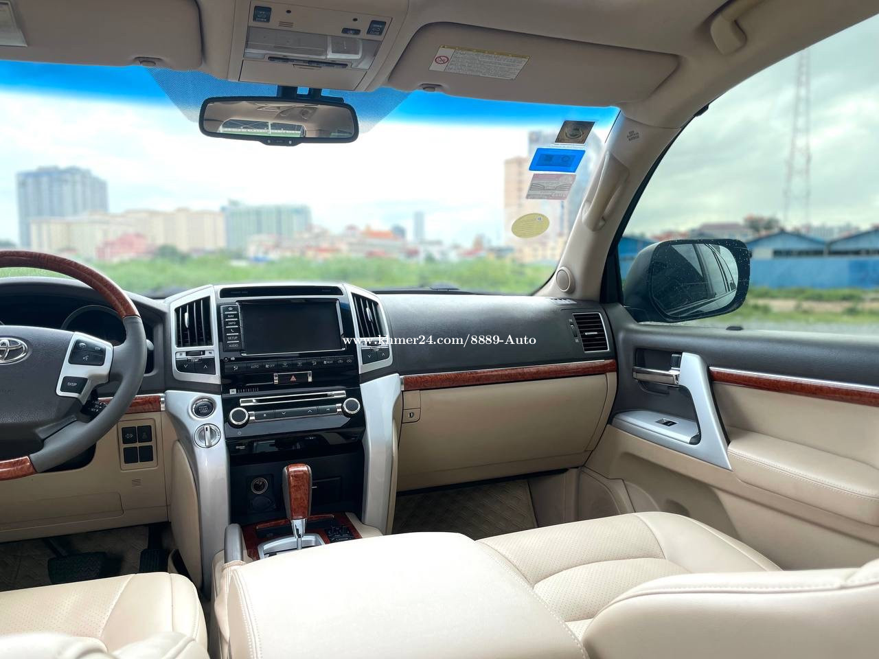 Toyota LandCruiser 2012 V8 ម៉ាស៊ូតVip Price 51800.00 in Chrouy Changva