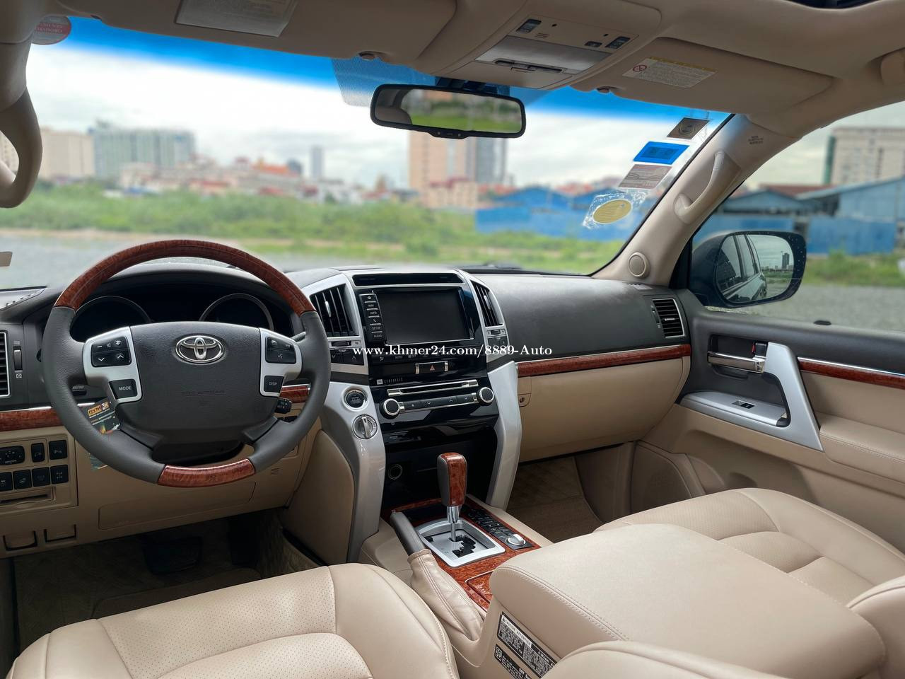 Toyota LandCruiser 2012 V8 ម៉ាស៊ូតVip Price 51800.00 in Chrouy Changva