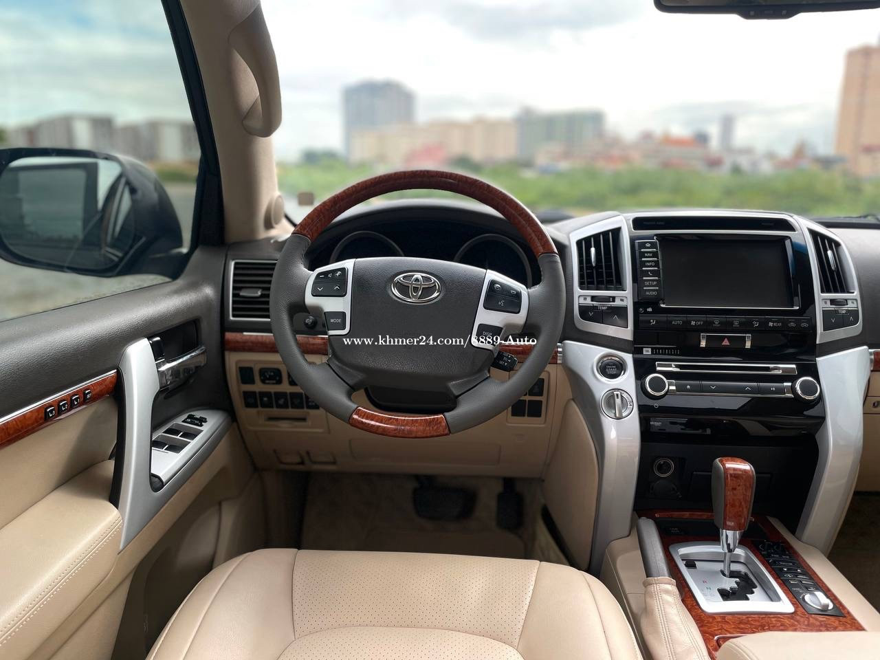 Toyota LandCruiser 2012 V8 ម៉ាស៊ូតVip Price 51800.00 in Chrouy Changva