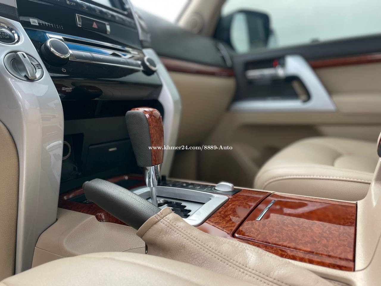 Toyota LandCruiser 2012 V8 ម៉ាស៊ូតVip Price 51800.00 in Chrouy Changva