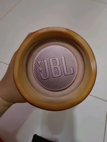 JBL charge4 look old but sound and better good all