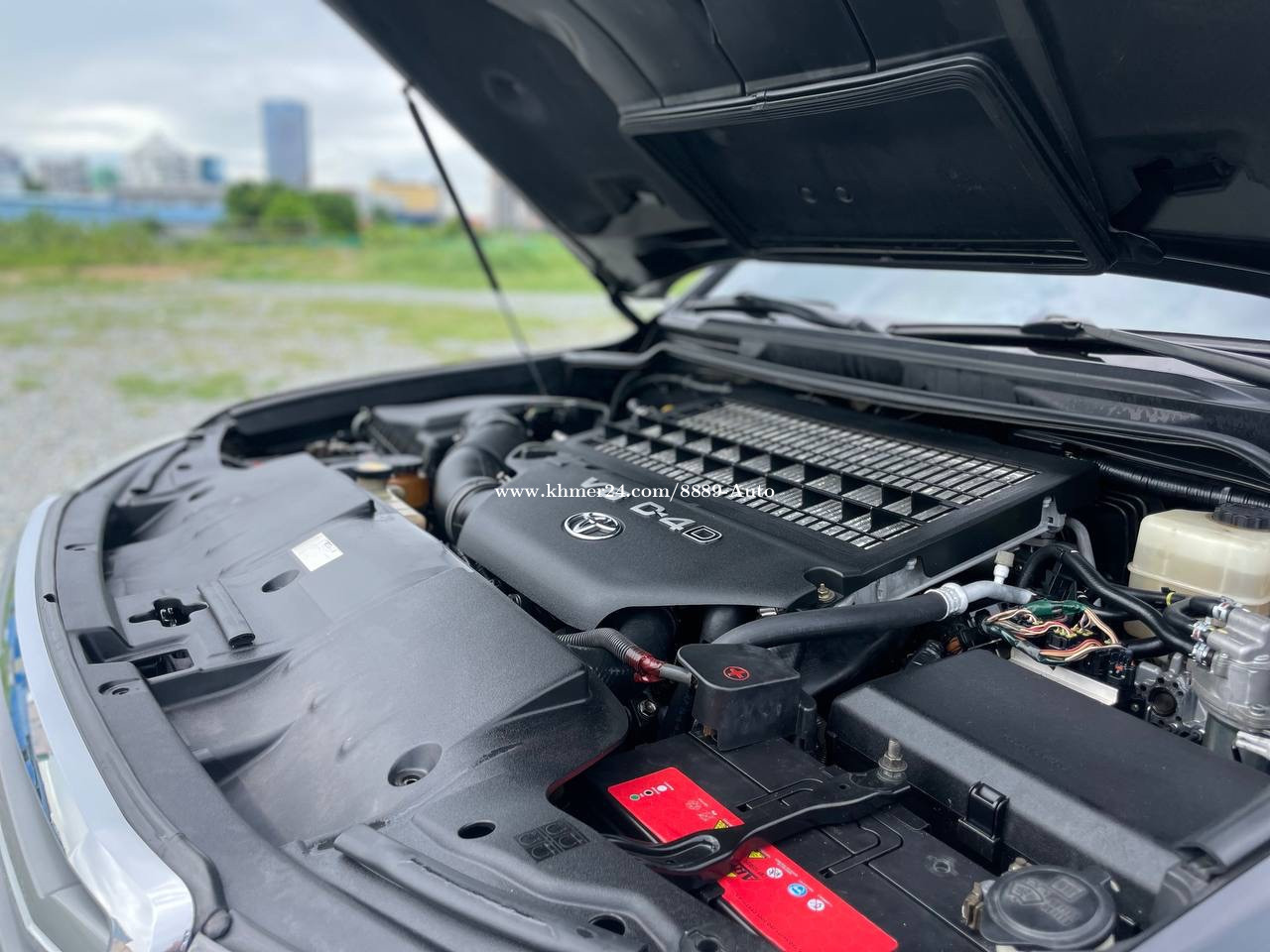 Toyota LandCruiser 2012 V8 ម៉ាស៊ូត VIP Price 51800.00 in Chrouy