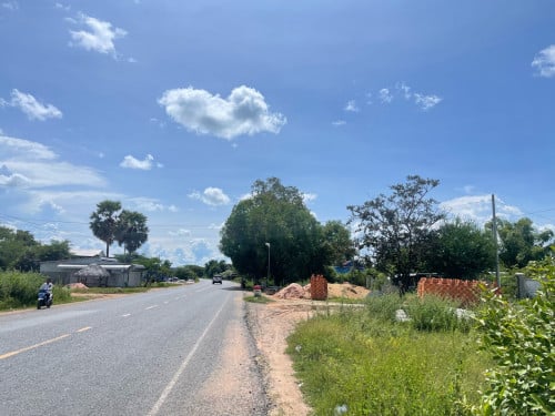 ដីផ្លូវបេតុង​ ស្អាតណាស់​ លក់បន្ទាន់