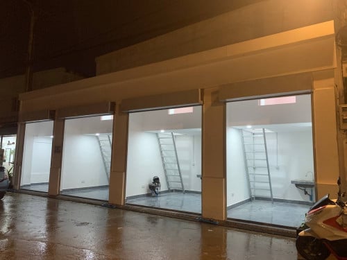 តូបជួលបុរីពិភពថ្មីឈូកវ៉ា2 តំលៃ1ខែ170$ ភ្លេីងបំបែកចេញពីរដ្ធ តាមតូបនីមួយៗរួចជាស្រេច