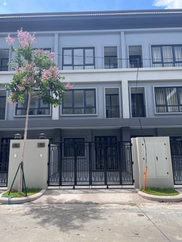 វីឡាកូនកាត់ (LA) នៅក្នុងបុរី ជីបម៉ុង ត្រូវការលក់បន្ទាន់ខ្លាំង