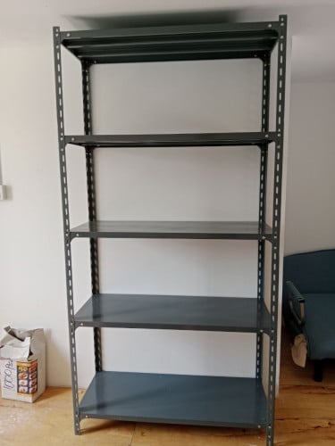 ធ្នើដែក