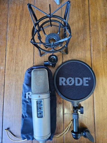 លក់ មីក្រូហ្វូនRode NT2-A Professional Studio Microphone